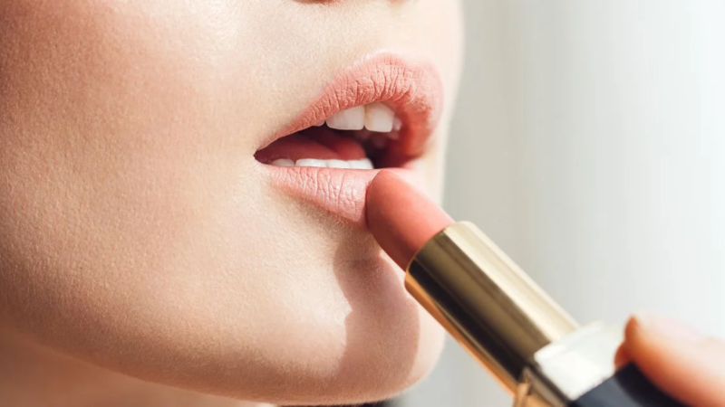 Moszacos Lipstick: A Deep Dive into Moisturizing Benefits