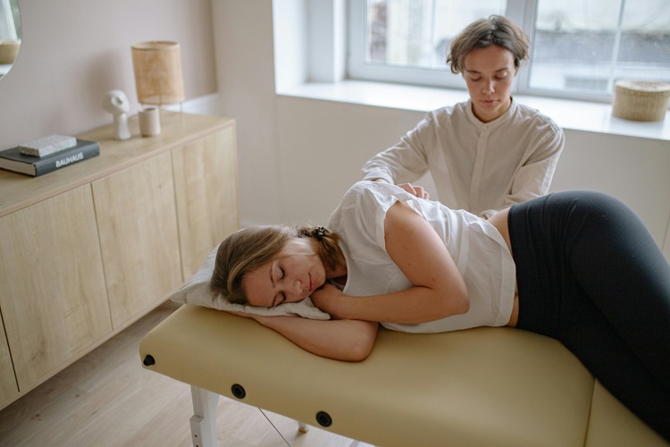 Supporting Healthy Aging in Women Through Chiropractic Care